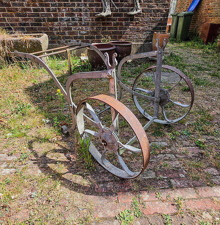Cowfold Gallery Garden Ornaments for sale -105936