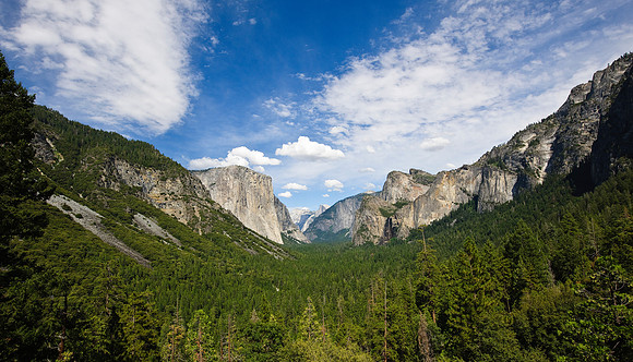 Tunnel View of Yosemite Valley