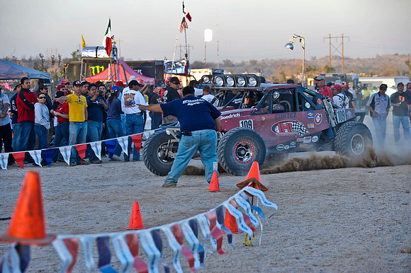 RWCS_BAJA 2009_raceday borrego-34