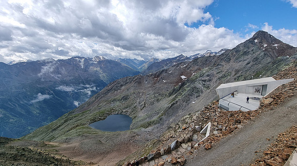 SOLDEN MOUNTAIN